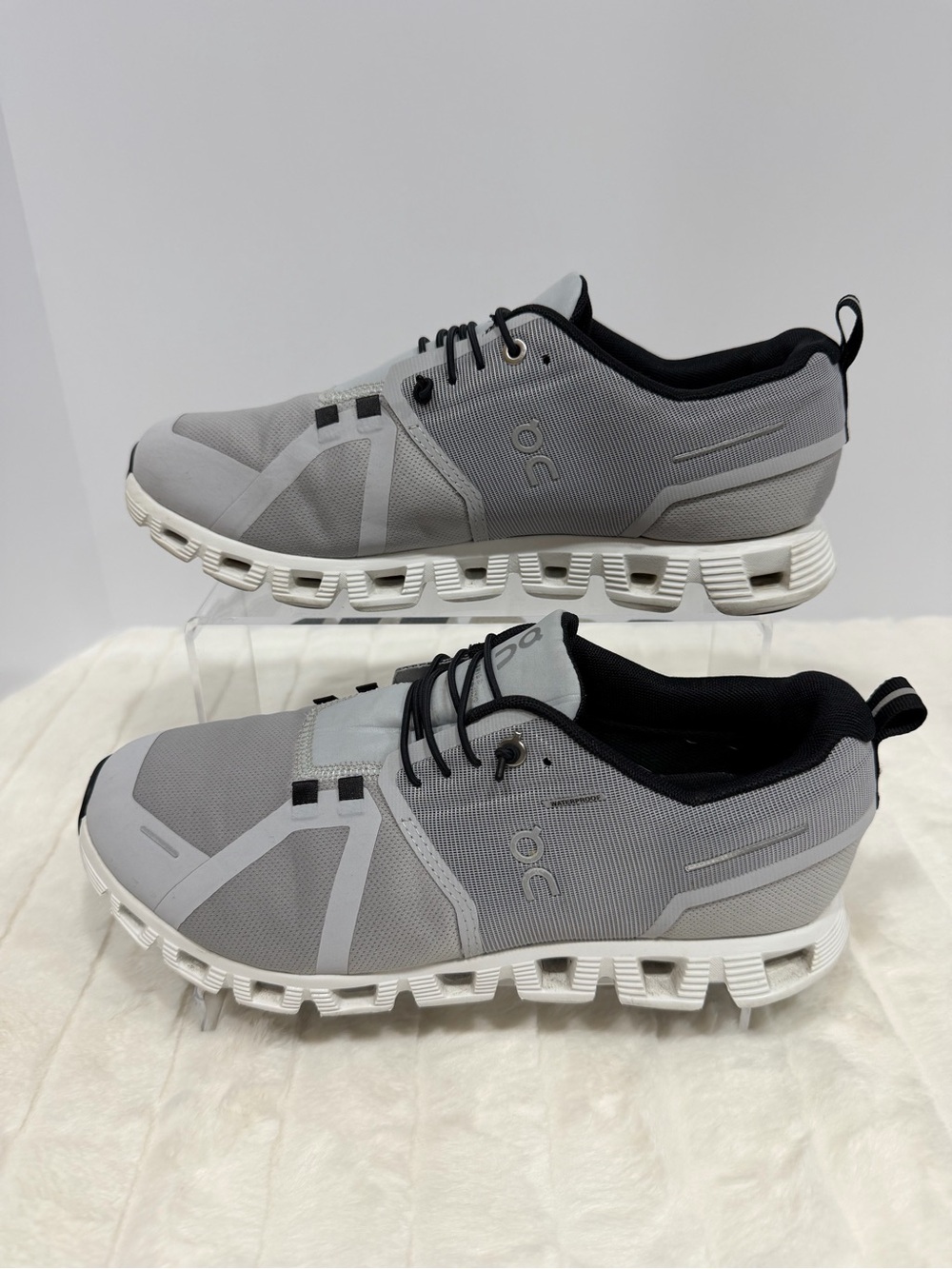 On - Cloud 5 Woman’s Waterproof Sneakers in GLACIER. Excellent Condiiton SZ 10 - Picture 2 of 15